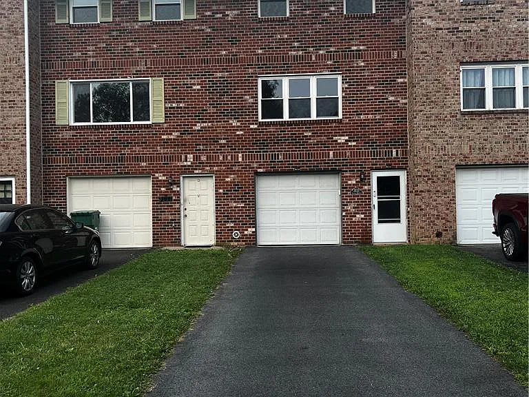 3113 Lucas Dr — Photo 2
