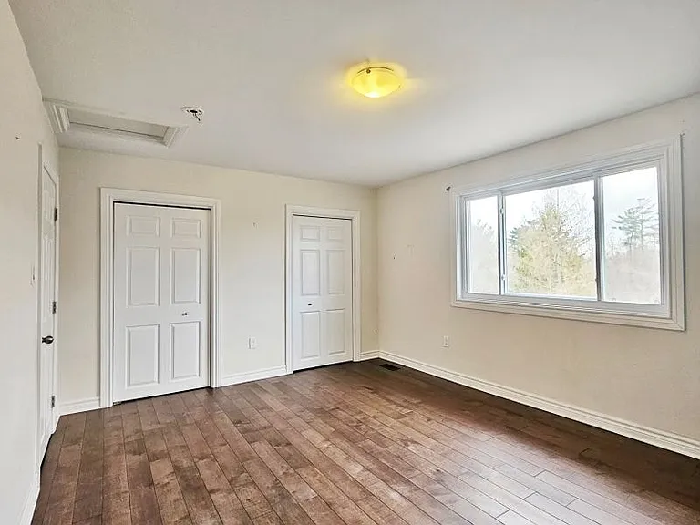 2700 Howe St — Photo 8