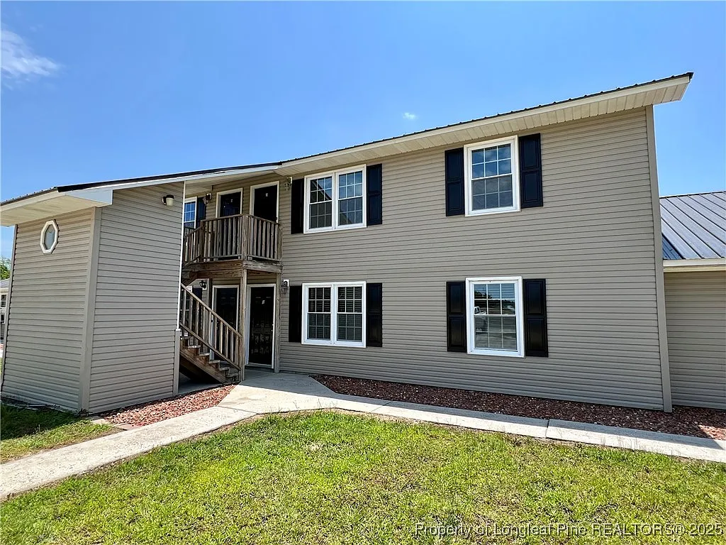 2 bed, 1.0 bath, 1150 sqft, $875 — Photo 2
