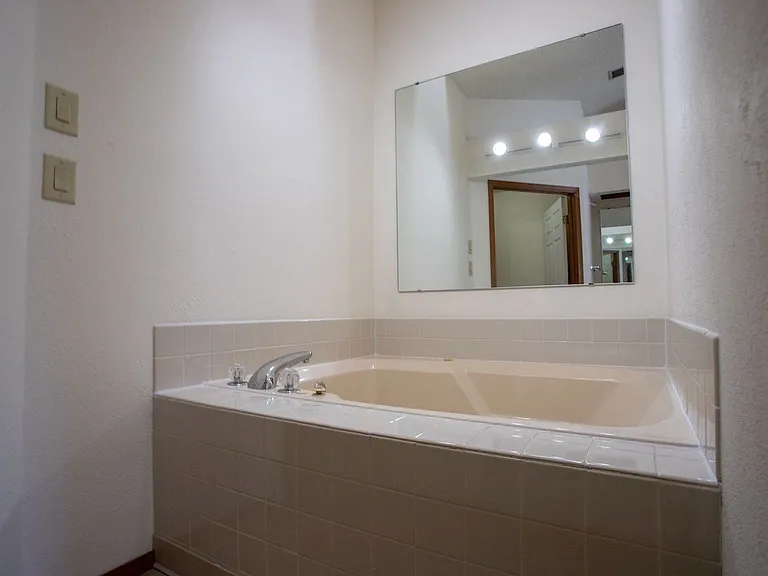 639-645 745 & W Scott 540 #761-44 — Photo 35