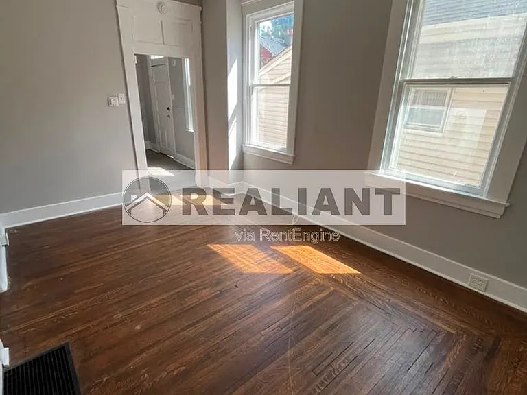 622 W 12th St #1 — Photo 5