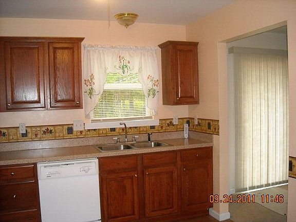 4th image of 10925 Westview Ave