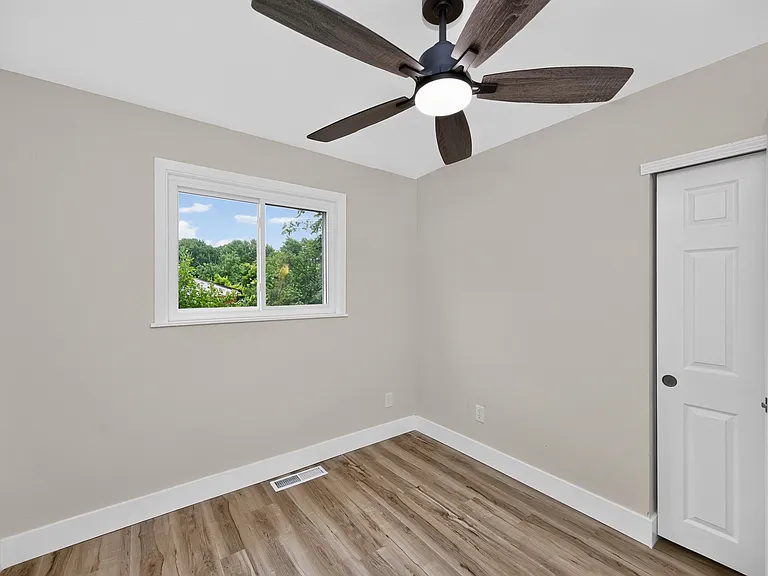 861 W Galbraith Rd — Photo 25