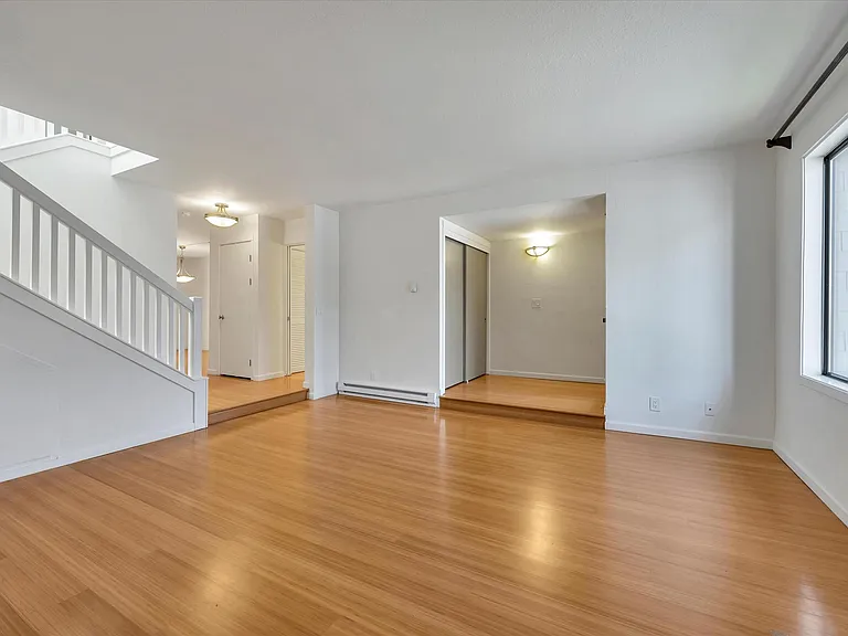 4 W Harbor Dr — Photo 8