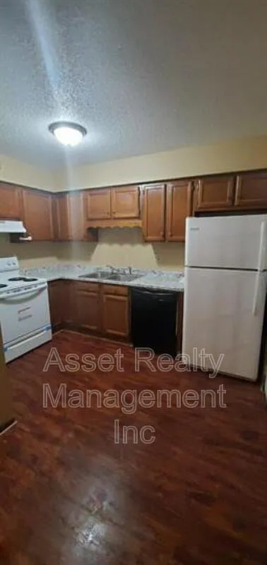 2 bed, 1.5 bath, 1500 sqft, $1,390 — Photo 2