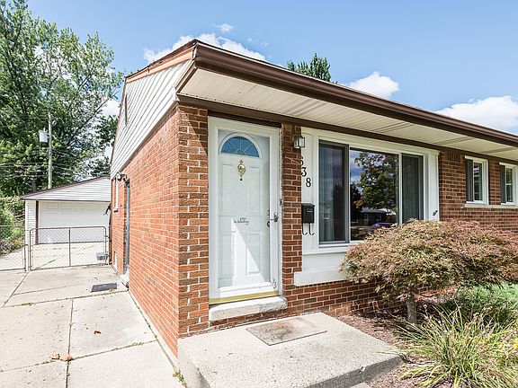 2nd image of 638 Darwin St