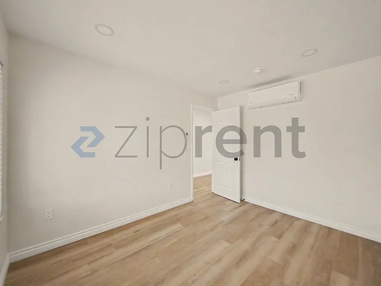 3751 E 6th St — Photo 7