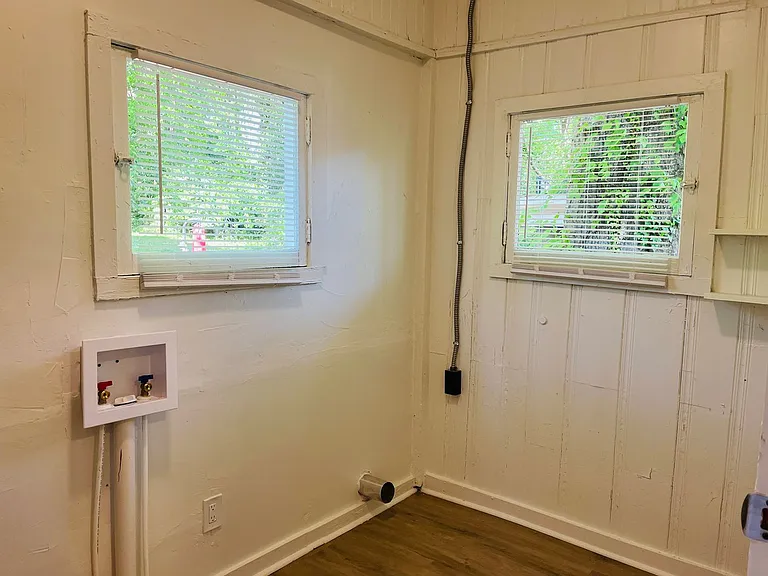 410 Alford St — Photo 20