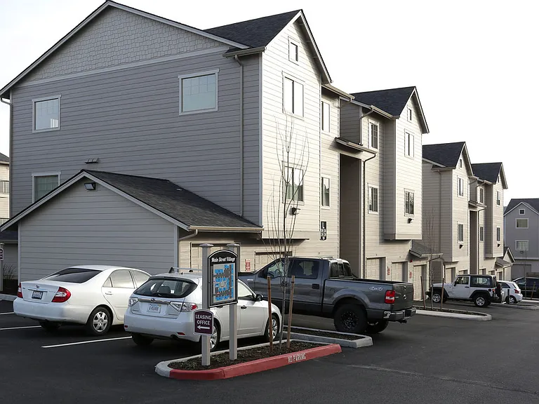 Main St Village Apartments — Photo 32