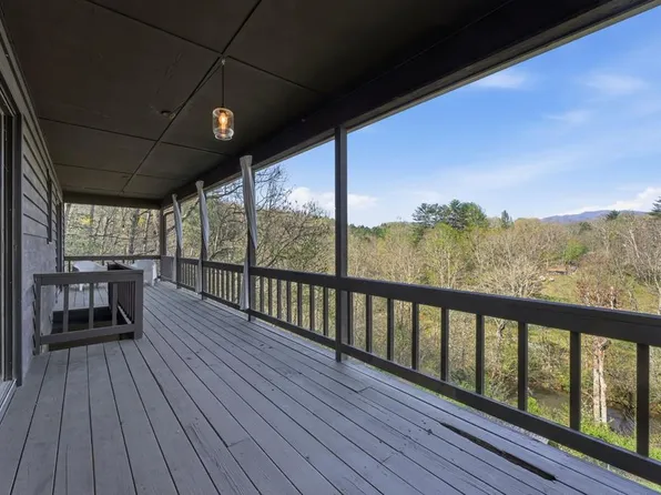 90 Apple Tree Ln, Franklin, NC 28734