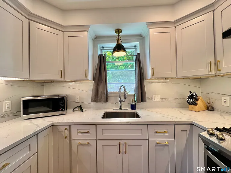 444 Huntington Rd — Photo 12