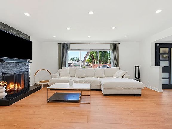 5th image of 4563 Hempstead St