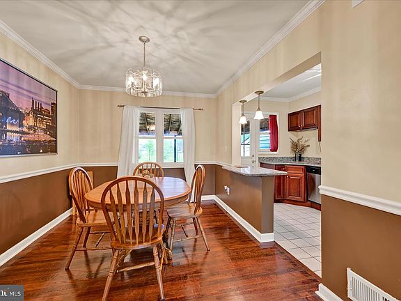 5th image of 3222 Wallford Dr