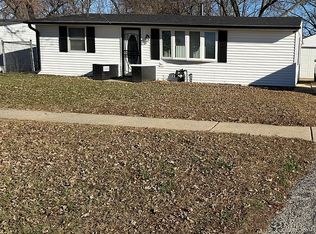 7423 Cadet Rd, Machesney Park, IL 61115