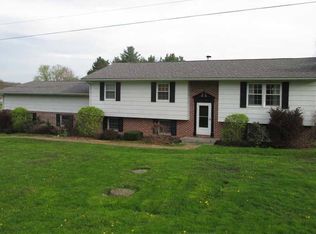 2872 Gull Ln, Transfer, PA 16154