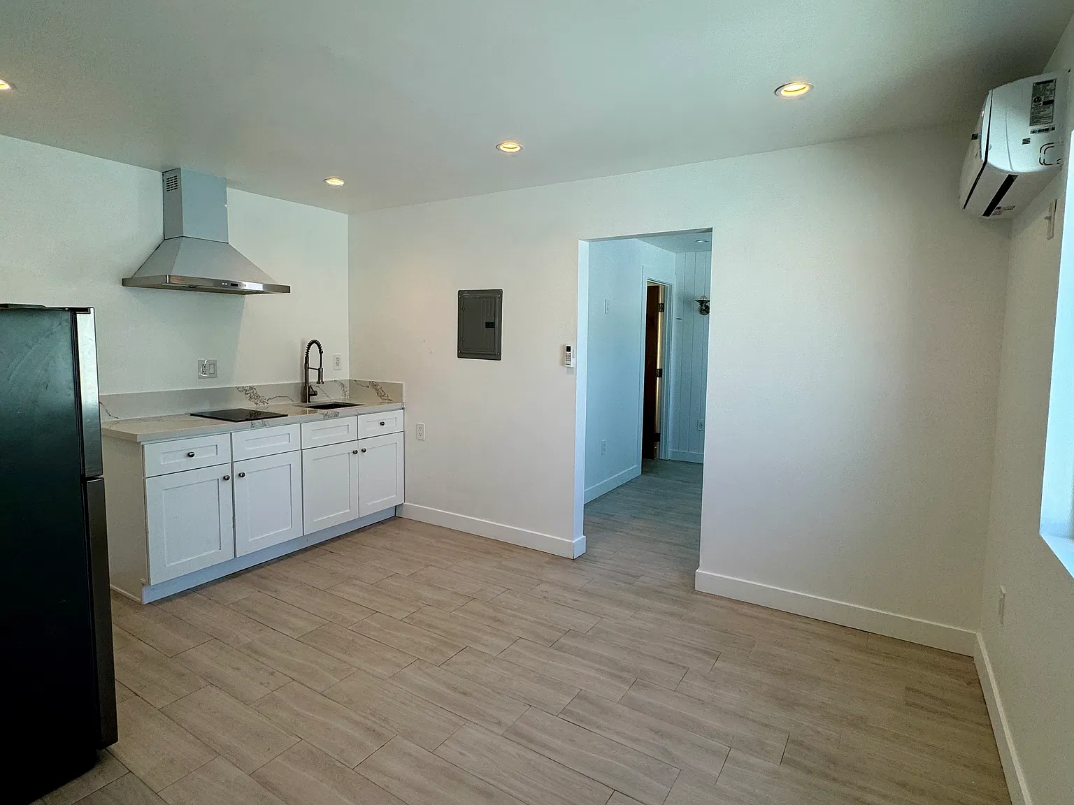 1 bed, 400 sqft, $1,800 — Photo 3