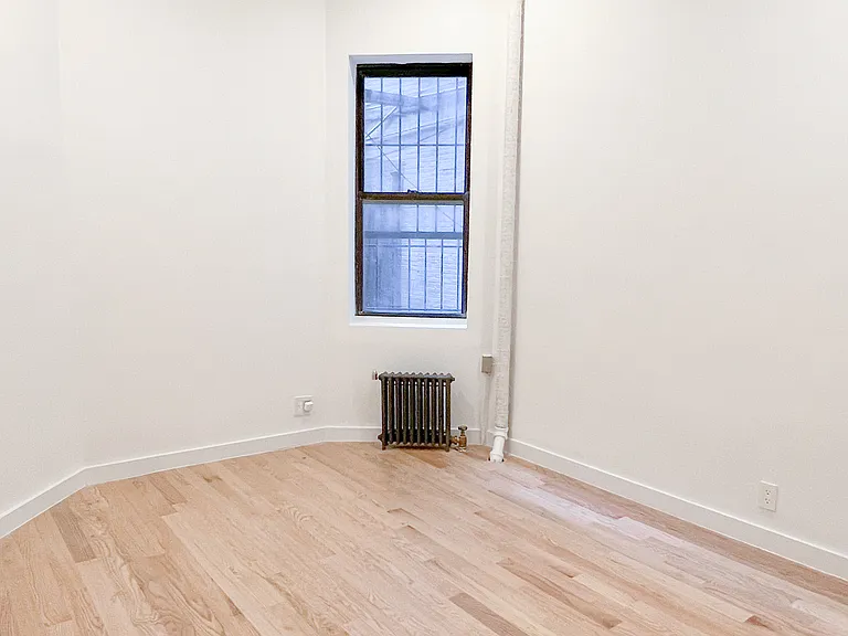 228 W 18th St #25 — Photo 4