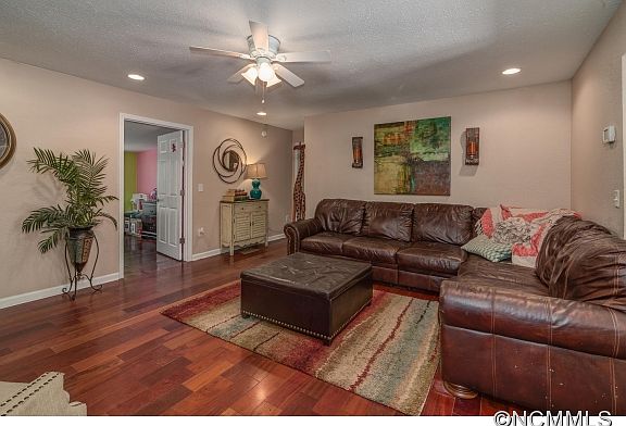 3rd image of 109 Glenview Rd