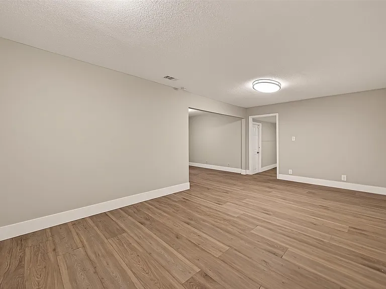 5833 Southlea St — Photo 17