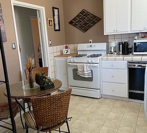 5th image of 14 Palmdale Ave