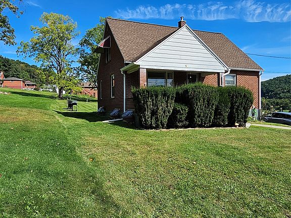 3rd image of 18 Deyo Hill Rd