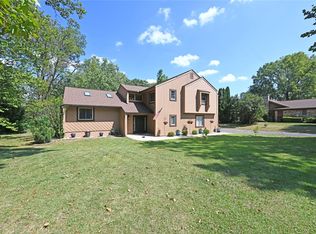 1065 Wilderness Blf, Tipp City, OH 45371