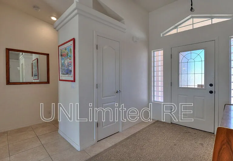 304 Acoma Blvd S — Photo 37