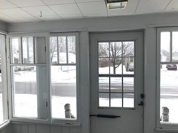 5th image of 126 E Campbell St