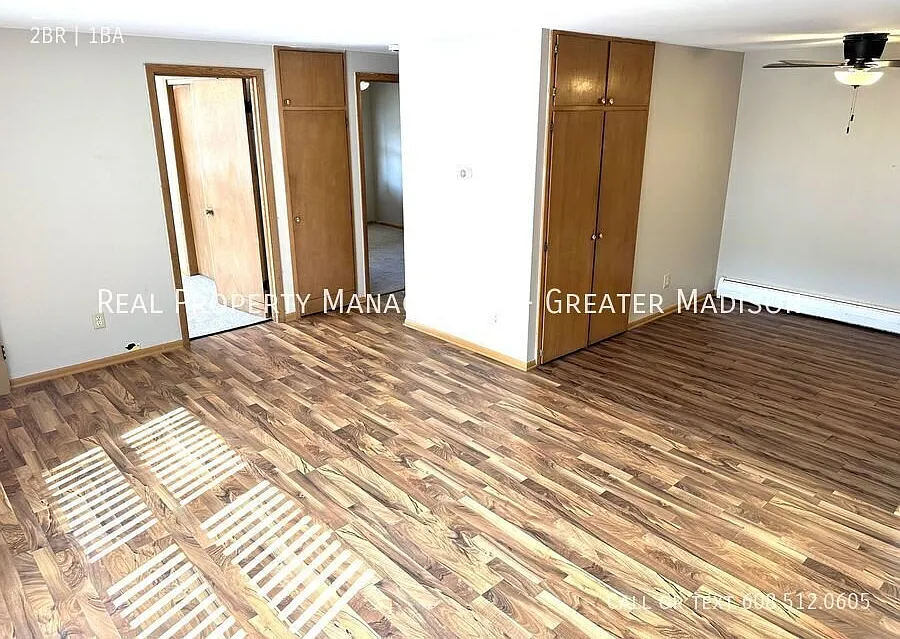 Great Main Level 2 Bedroom Apartment On Madison's East Side. Heat And Water Included — Photo 1