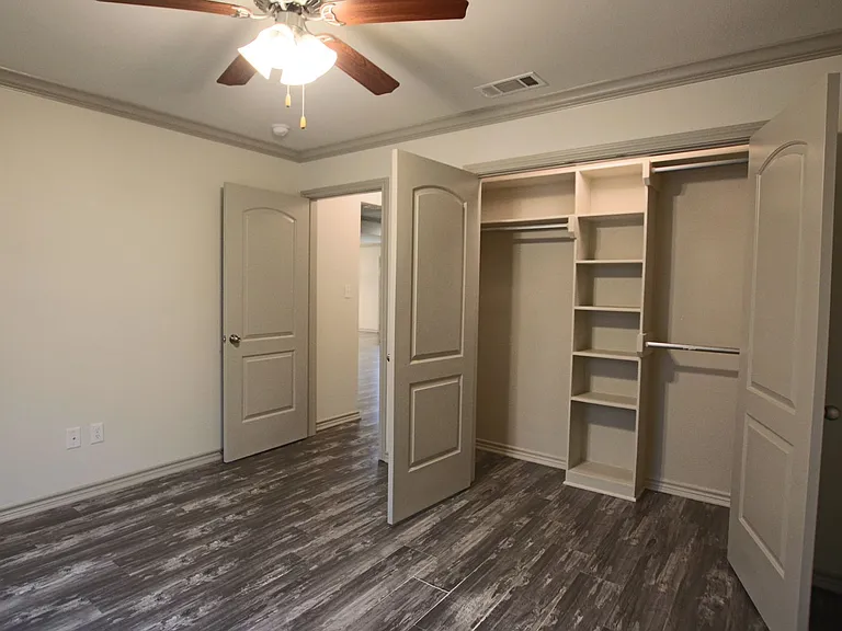5912 Villa Rosa Way — Photo 17