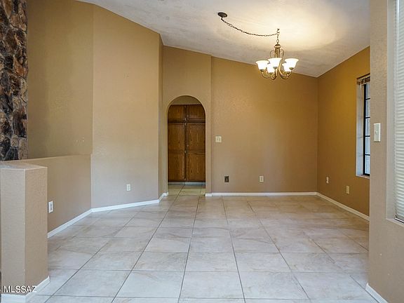 5th image of 2735 Saint Andrews Dr