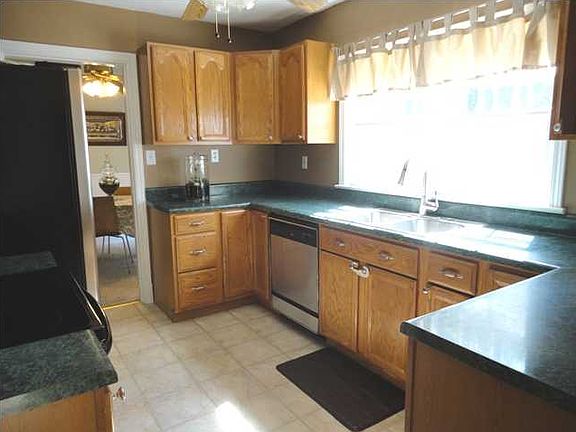 2nd image of 712 Astor Ln