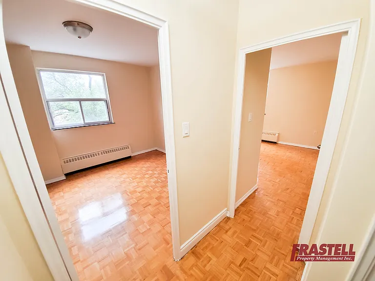 21 Mayfair Ave — Photo 23