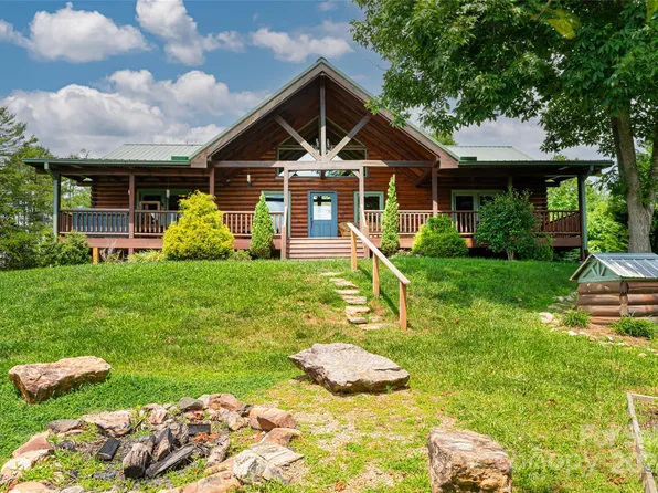 407 Highland Creek Dr, Marshall, NC 28753