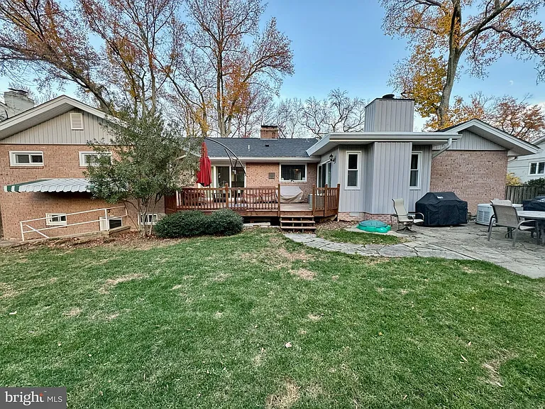6910 Park Terrace Dr — Photo 2