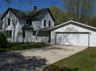 851 S Lewis St, Columbus, WI 53925