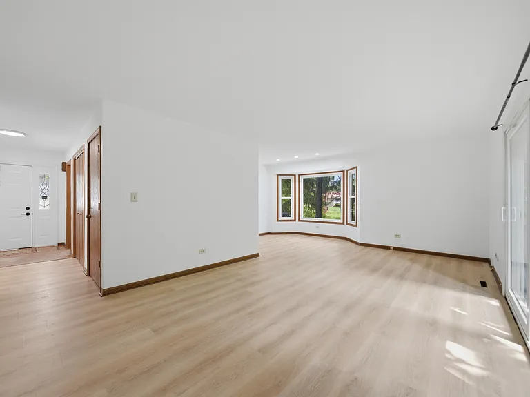 152 Dunbar Ln — Photo 3