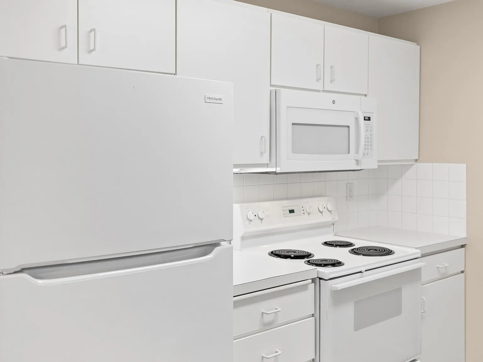 Knightsbridge Apartments — Photo 3