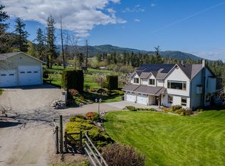 5360 Learmouth Rd, Coldstream, BC V1B 3E8