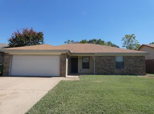 7528 Maplehill Rd, Watauga, TX 76148