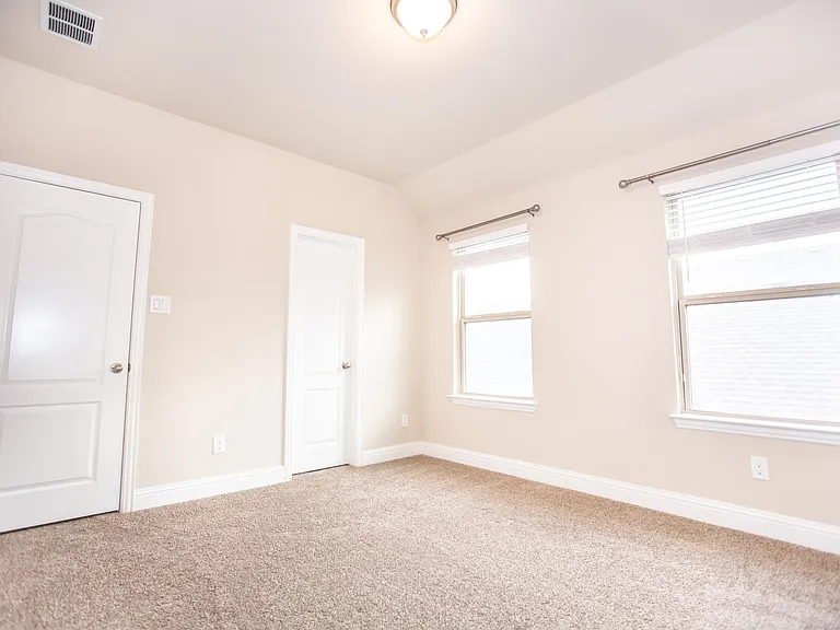 2100 Miramar Dr — Photo 13
