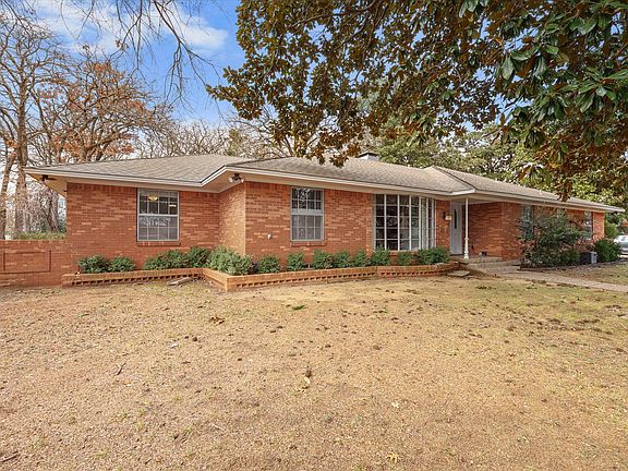 3rd image of 2218 Southridge Dr