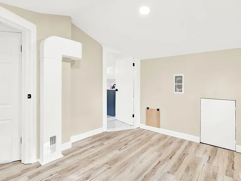 23248 Helen St — Photo 22