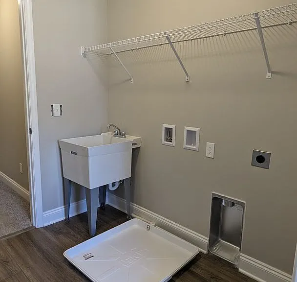 652 Treadway Blvd — Photo 7