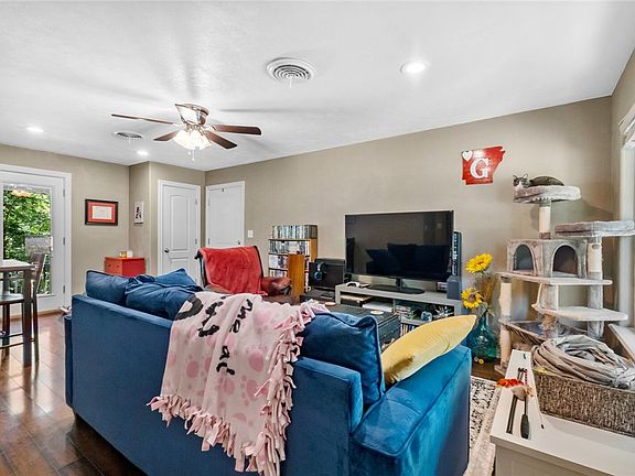 4th image of 35 Gore Ln