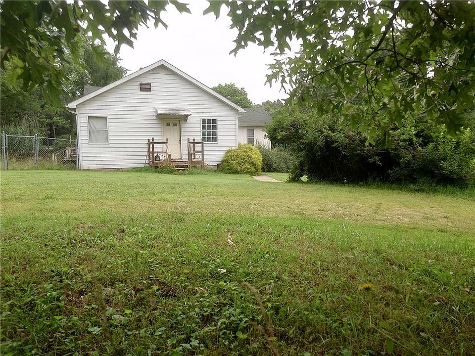 1st image of 2915 Cravens Rd