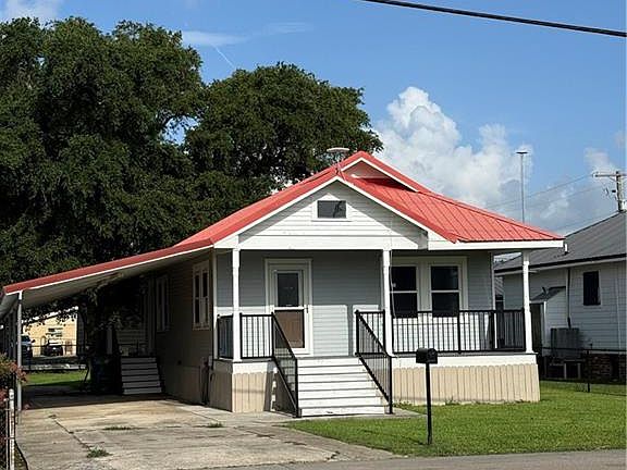 3rd image of 1906 S Bayou Dr