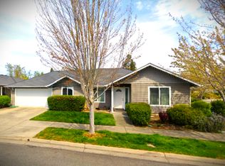 1223 SW Sun Glo Dr, Grants Pass, OR 97527