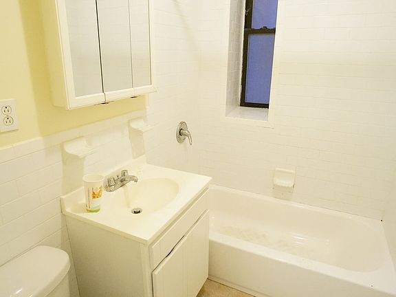 3rd image of 3422 Knox Pl APT 3D