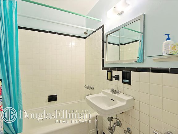 5th image of 311 E 87th St #7C